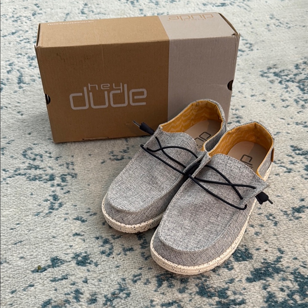 NIB Hey Dude size 9